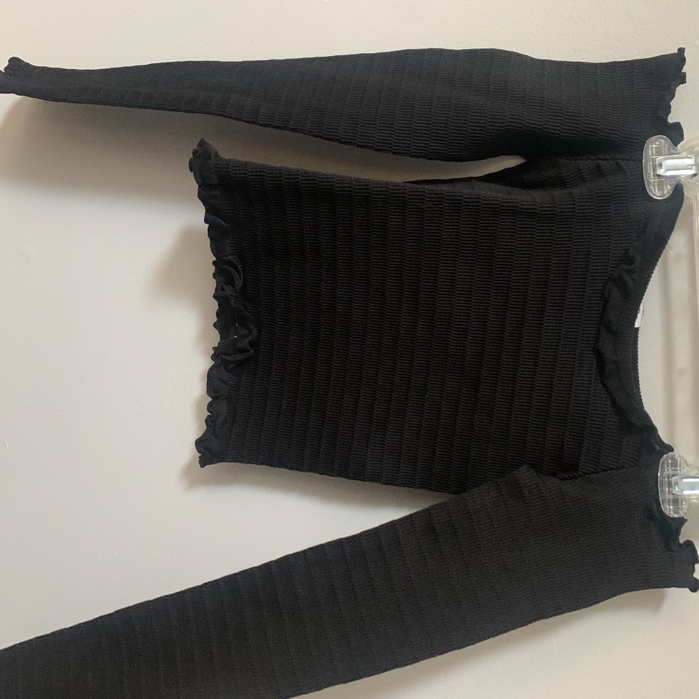 Adorable Ribbed Off the Shoulder Cropped Top